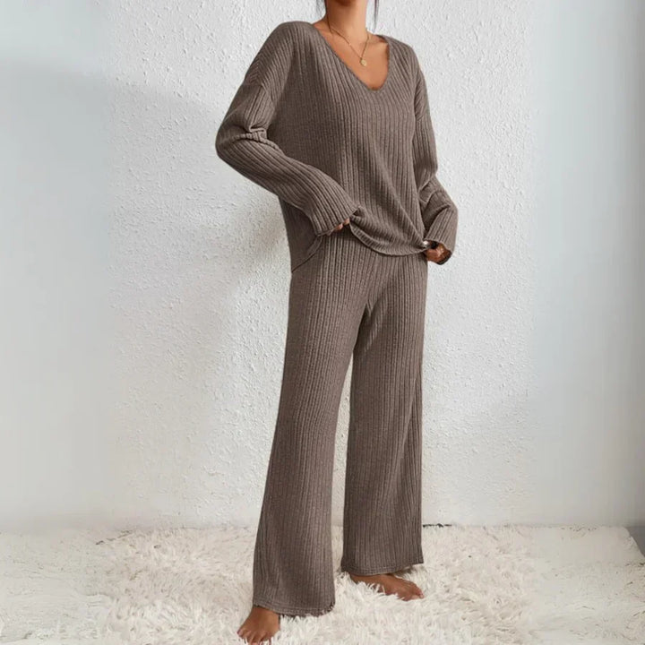 Elara | Two-Piece Suit With Straight Trousers and V-Neck Top