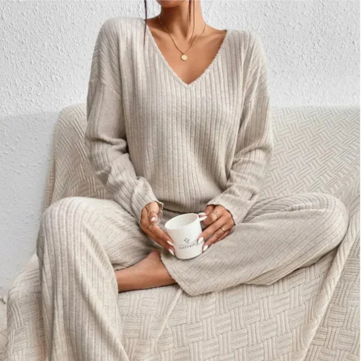 Elara | Two-Piece Suit With Straight Trousers and V-Neck Top